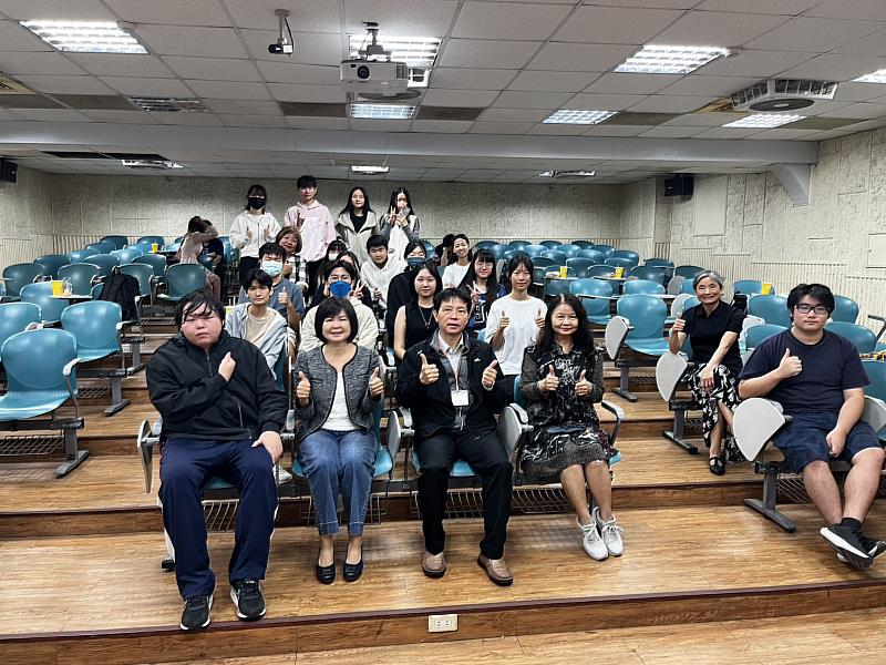 崑大學生以文字凝視生命 書寫人生故事勇闖心靈難題