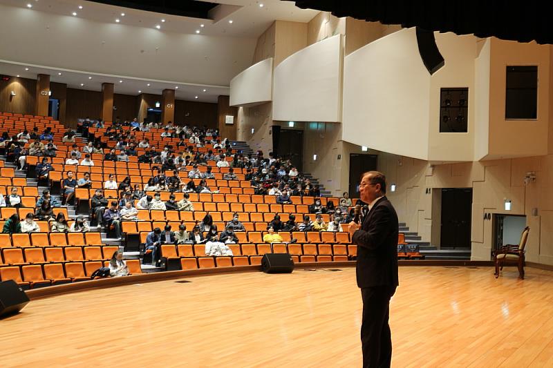 大四同學參加職涯輔導。