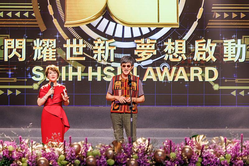 虞戡平深耕影視教育，多次參與世新大學「世鑫獎」的評選與頒獎。（世新大學提供）