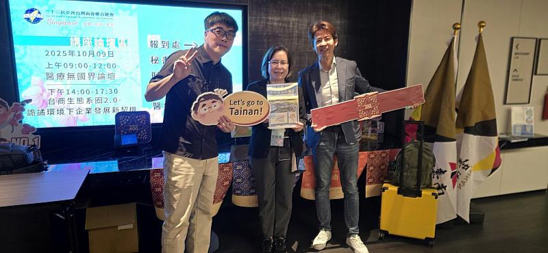南市經發局局長張婷媛與台商合照。