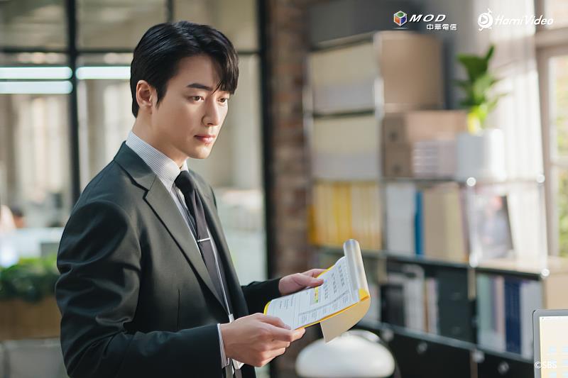 中華電信Hami Video影劇館+ 2025年度收視排行榜揭曉，獨家韓劇《我的完美秘書》勇奪戲劇收視第1，表現亮眼。