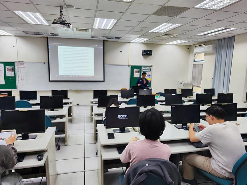 「生成式AI融入學習」上課情形。
