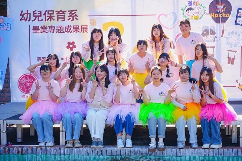 朝陽科大幼兒保育系第29屆〈萌象奇遇〉畢業專題成果展繽紛登場。