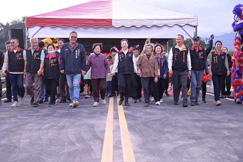 花蓮縣富里鄉蚊仔洞橋重建64米雙車道通車 徐榛蔚感謝團隊辛勞付出
