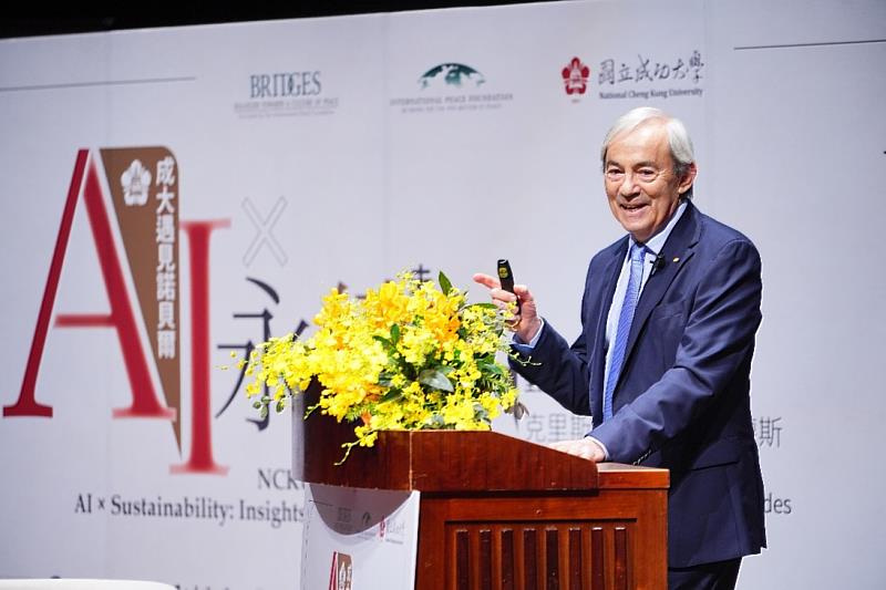 2010 年諾貝爾經濟學獎得主 Sir Christopher A. Pissarides（克里斯多福．皮薩里德斯）教授蒞臨成大演講