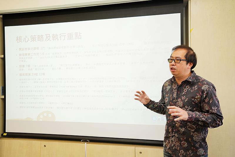 文化大學舉辦「114年高等教育深耕計畫成果展」，呈現教學創新、社會責任、產學合作與公共性提升等面向的執行成果，展現文大在培育跨域能力。