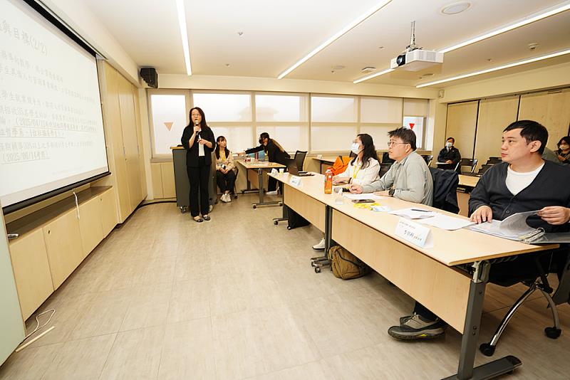 文化大學舉辦「114年高等教育深耕計畫成果展」，展示教學創新與跨域學習成果。