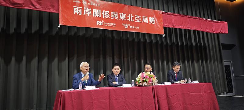 座談會由學者進行深入交流。左起為：董立文教授、李世暉教授、顏志光董事長、馬振坤教授。