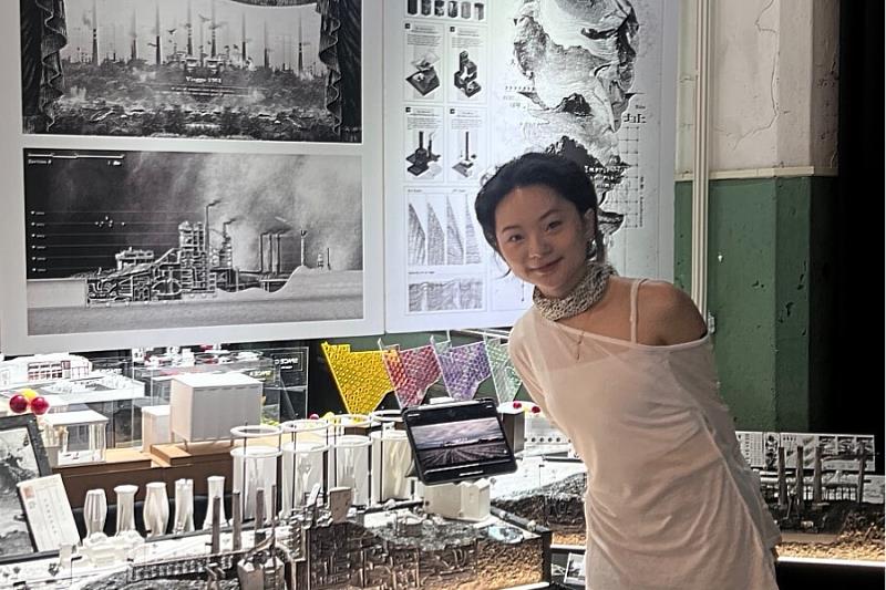 吳喬茵以畢業設計作品《沉墓：一場無聲的告別》，榮獲「2025年台灣國際學生設計競賽」建築與景觀設計類銀獎。