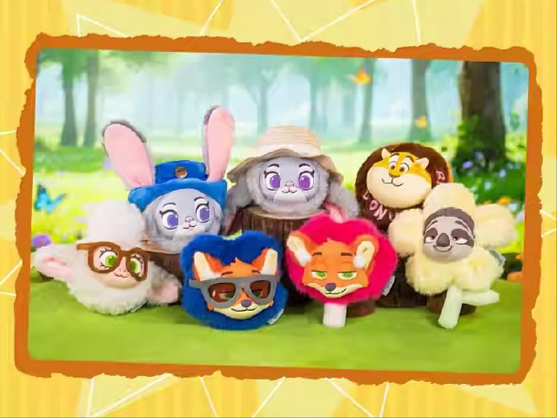 遠傳兒童定位手錶搭配指定方案，動物方城市毛絨掛件盲盒一起帶回家