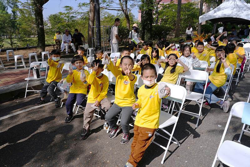 南華大學舉辦「高教深耕計畫成果展暨國際藝文節」活動，邀請社團國小學童參加活動，並與韓國金海慢城一憙茶會兒童茶禮中心進行交流。