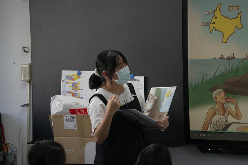 圖2：陳映蓉姊姊說故事