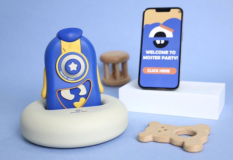 圖為「2025 IIIC國際創新發明競賽」高科大學生銀牌作品：「寵物健康檢測玩具」，可利用犬科互動式玩樂的天性紀錄健康狀況。