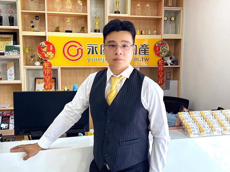 魏嘉榮憑藉30年房仲經驗與永慶集團豐沛資源，帶領團隊穩健成長，逆勢中持續展店。圖片來源：永慶房產集團