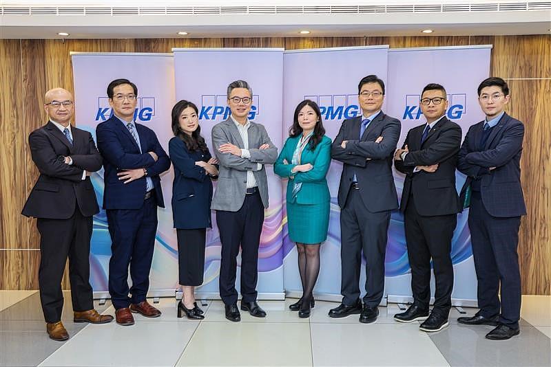 KPMG安侯建業舉辦2025第四季讀書會,左起KPMG安侯碳資源服務董事總經理黃力家、KPMG安侯建業顧問部執行副總陳其愷、經理林靚、專業組織策略長唐嘉鍵、玉山銀行私人銀行處處長陳俞如、KPMG安侯建業亞資創新服務主持人陳世雄、家族辦公室主持會計師洪銘鴻及ESG永續確信執業會計師吳祁達均一同與會。