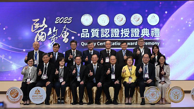 貴賓及長官蒞臨勉勵所有通過醫策會認證之團隊