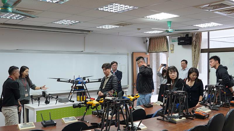 參訪育達科技大學物聯網工程應用學位學程無人機研討室