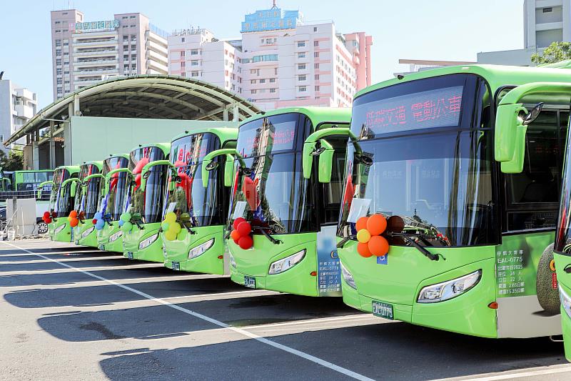 嘉義縣政府斥資1.1億購置低碳電動公車，全面提升公共運輸品質