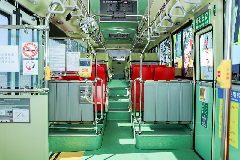 嘉義縣政府斥資1.1億購置低碳電動公車，全面提升公共運輸品質-5