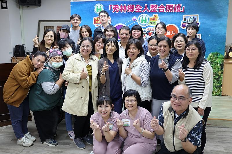 下午一行人到秀林鄉衛生所參訪,由田惠文主任分享以「五全照護全人、全家、全程、全隊、全社區」為核心的偏鄉推動模式。