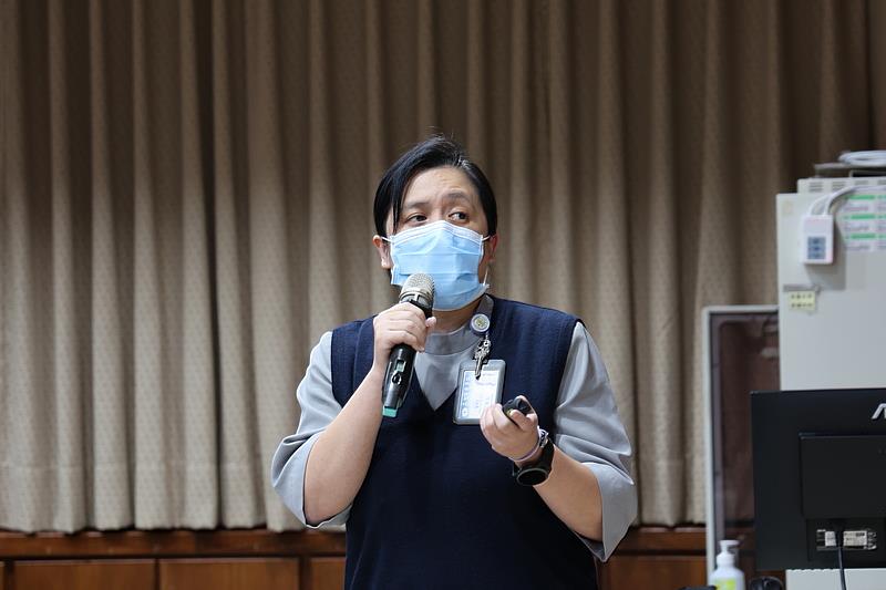 醫事室助理專員宋玟芳分享「全人計畫執行模式與智慧化應用」。
