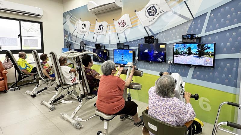 資策會AI院開發的「雄感動智慧銀髮健康照護應用解決方案」，成功協助照護機構降低至少20%人力需求，並提升長者肌耐力、平衡、柔軟度等多項體適能指標達30%。