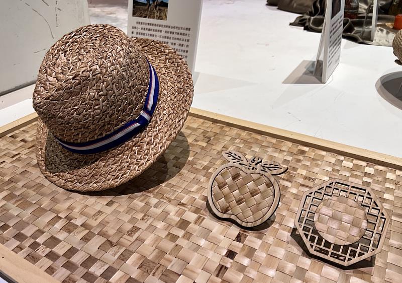 「植」象徵生命與繁衍，圖為台東石山部落月桃纖維工藝植物素材，展現社區以傳統技藝連結土地、族群文化與世代智慧的多重面貌。