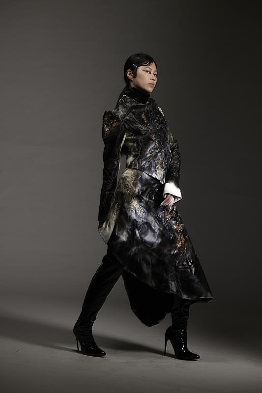 《汙染侵蝕》榮獲「 時尚設計類」佳作 服裝設計學系唐英軒