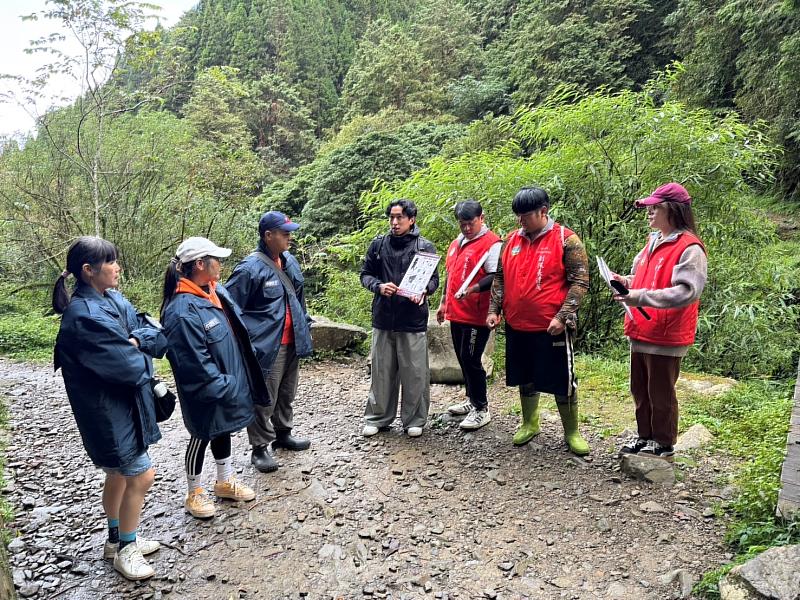 因應特富野古道周邊多次記錄到黑熊出沒，林業保育署嘉義分署攜手阿里山鄉公所保育隊，於特富野古道沿線巡守及進行黑熊保育。