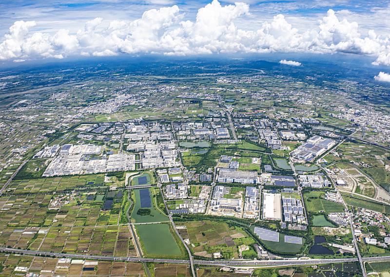 南科營業科佔臺灣科學園區過半，並再創歷史高峰。