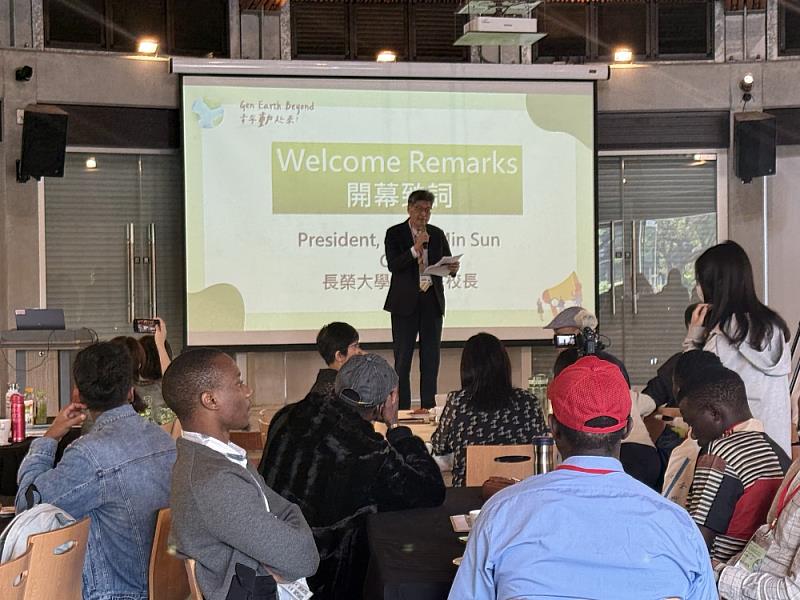 長榮大學校長孫惠民致詞勉勵。