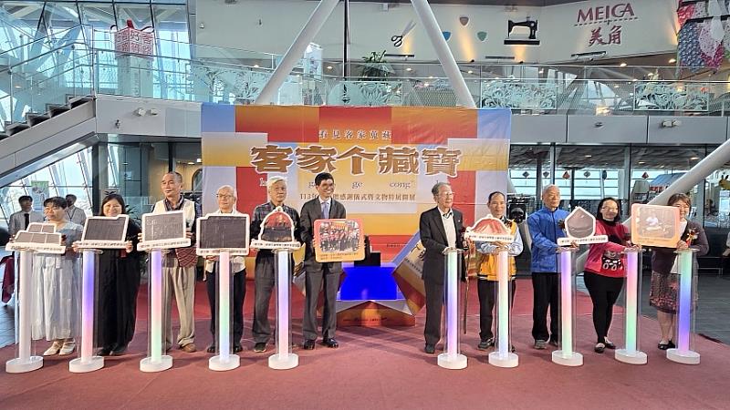 客發中心何金樑主任及113年度捐贈人啟動活動亮點儀式。