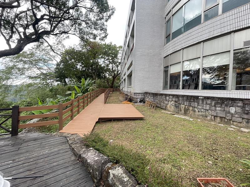 復興青年活動中心比雅山咖啡座重新開幕優惠!咖啡、冷飲買1送1,新建戶外木棧道友善自行車。