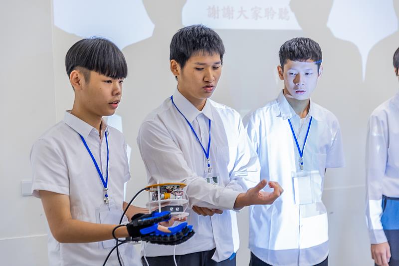 「第6屆高科盃全國商業智慧競賽」匯集全國高中職及大專學生參賽，今年共有273名選手報名。