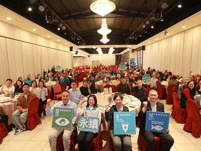 參與業務交流會隊伍團體照。