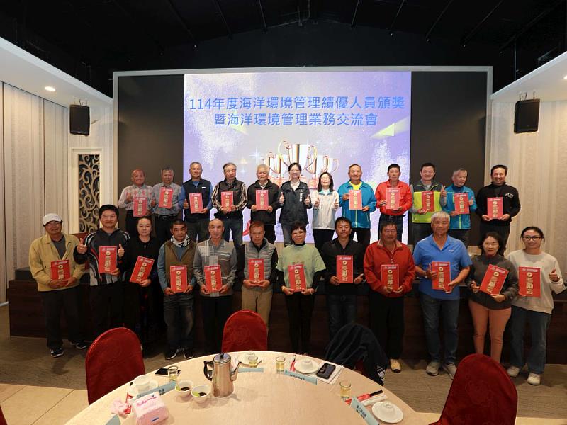 114年新竹市環保艦隊年度成果績優個人獎頒獎合照。