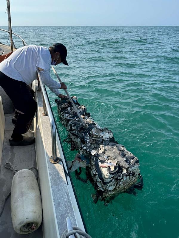 新竹市海洋環保艦隊帶回海漂垃圾。