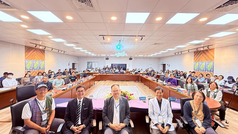 東華大學發社系辦理「災害重建與防救災論壇」大會合影。