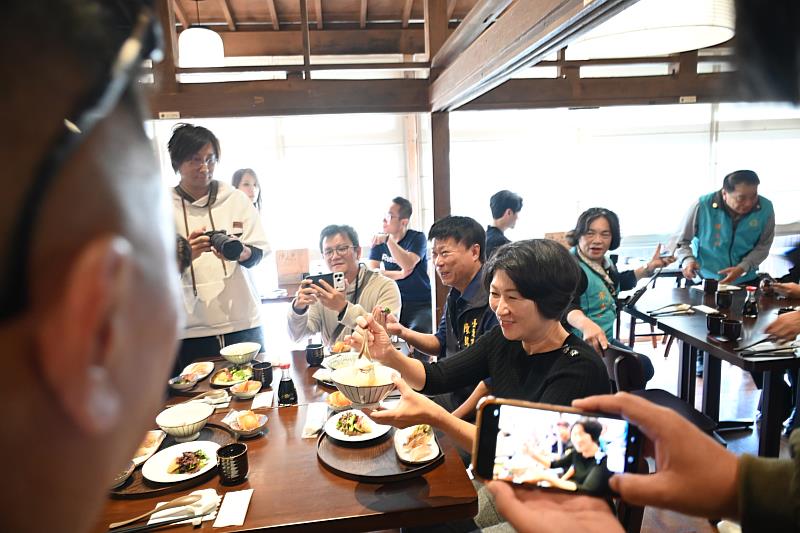 臺東區漁會推廣「釣仔魚文化」 饒慶鈴：以智慧漁法讓漁業更永續