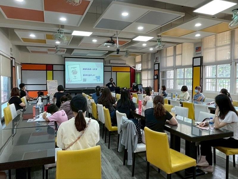 高雄市家庭教育中心推廣《我和我的孩子》 陪家長精進親職力