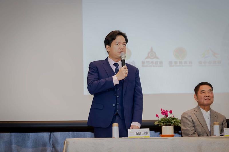 邱臣遠代理市長致詞。