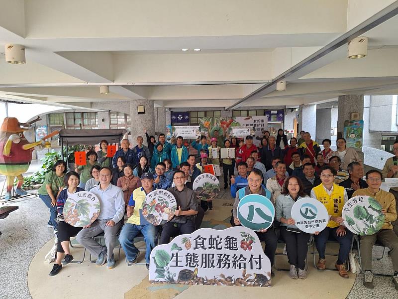 今年共有太平、霧峰區的26位農友與桐林、萬豐2個社區巡守隊一起守護食蛇龜