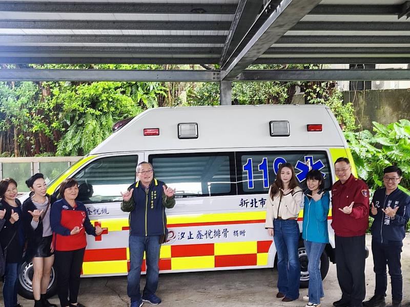 知名餐飲企業回饋社會，捐贈新北消防高頂救護車提升救護量能