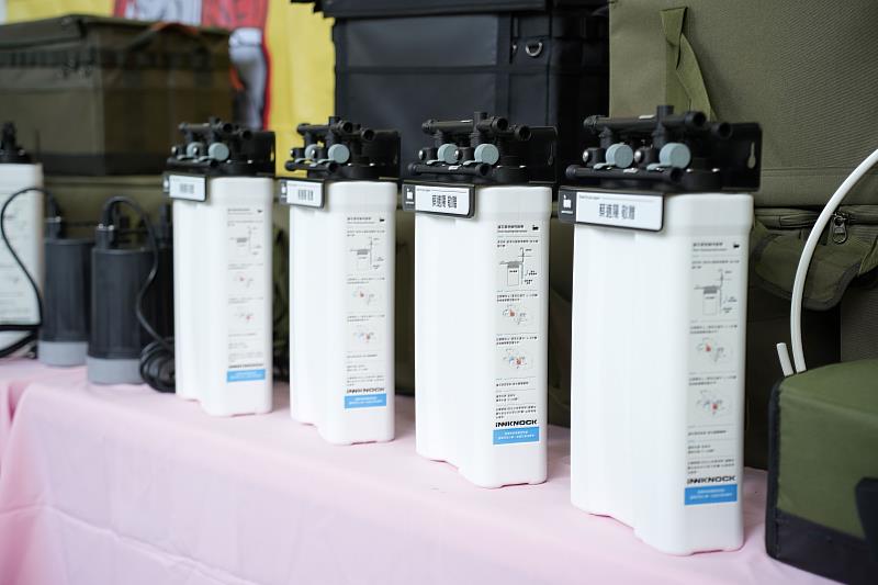 消防局陳崇岳局長表示，特搜任務艱鉅繁重，各項經費支出更是沉重負擔。長久以來，有新城集團 新城不動產、君臨開發建設總經理 鮑美玲女士及蔡適陽先生等善心人士支持，才能讓特搜任務持續進行並表現圓滿，支持新北消防一同守護著市民，使新北市成為更能安心居住的城市。