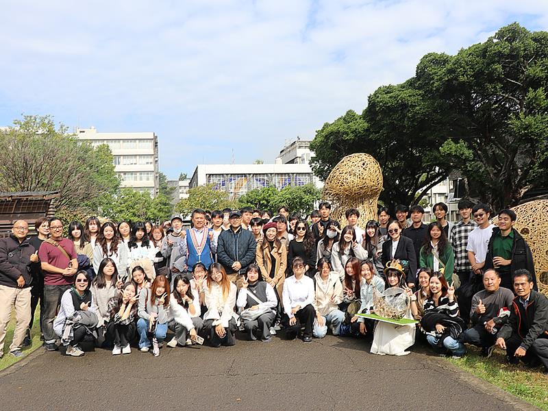 輔大原資中心跨域攜手景觀系　五年深耕實作課程展現原民工藝新貌