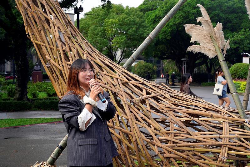 《獵犽》創作者之一進行作品介紹