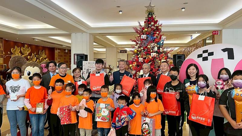 0_耐斯王子大飯店第19屆聖誕心願卡認領活動 (4)