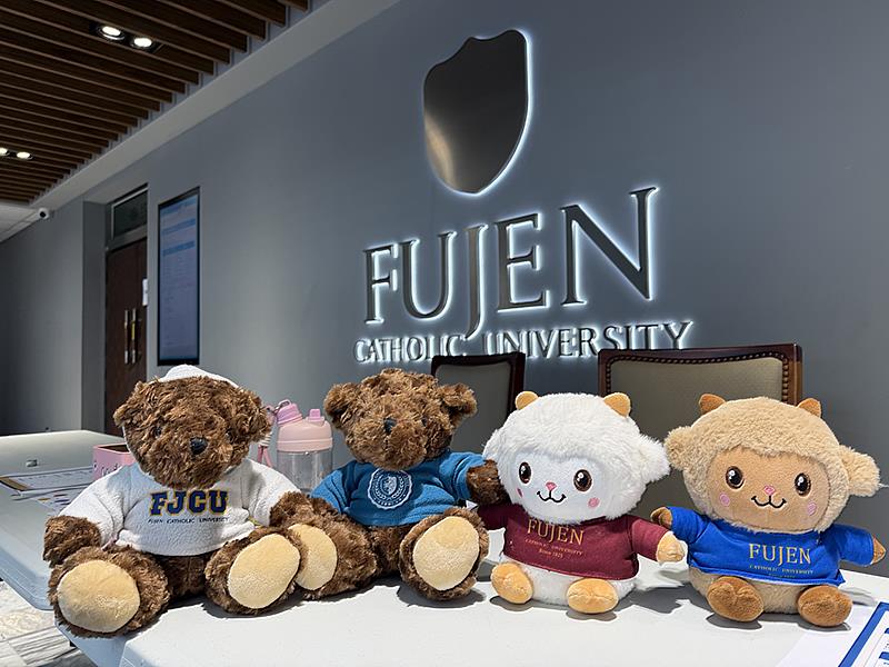 最熱門搶手的輔仁熊和輔仁羊。