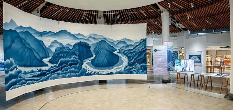 「染魂織夢 纖維情—陳景林染織創作特展」於工藝中心臺北分館盛大開幕,展現國家工藝成就獎得主的深厚創作能量。