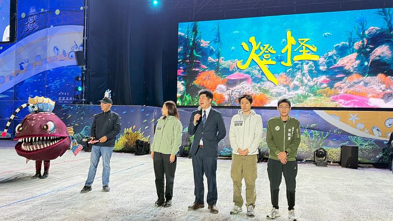 客家親子劇《燈怪》苗栗演出，邱副主委致詞。